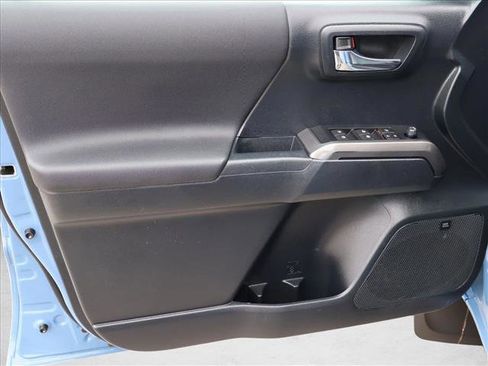 Used 2019 Toyota Tacoma TRD Sport w/ TRD Premium Sport Package AWD/4WD image 9