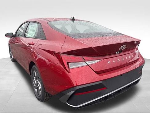 New 2026 Hyundai Elantra Hybrid w/ Cargo Package FWD image 4