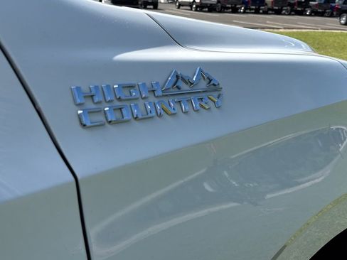 Used 2023 Chevrolet Suburban High Country AWD/4WD image 56
