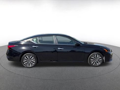 Used 2025 Nissan Altima 2.5 SV image 16