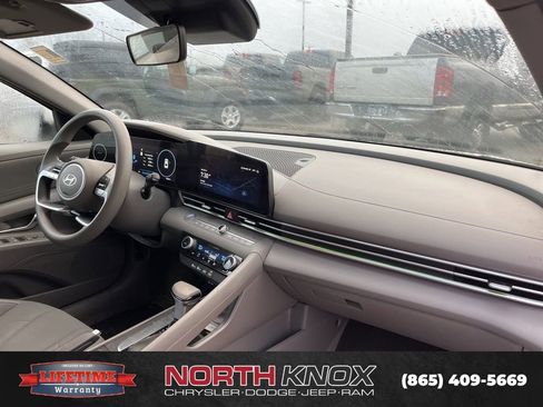Used 2024 Hyundai Elantra SEL image 10