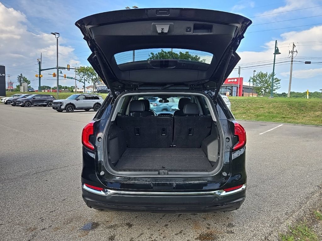 Used 2022 GMC Terrain SLT AWD/4WD image 5