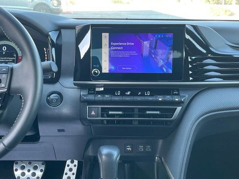 Used 2025 Toyota Camry SE image 17