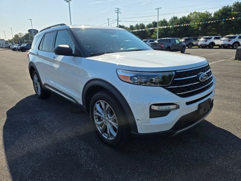 Used 2023 Ford Explorer XLT w/ Equipment Group 202A AWD/4WD image 7