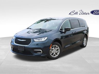 Used 2024 Chrysler Pacifica Touring-L