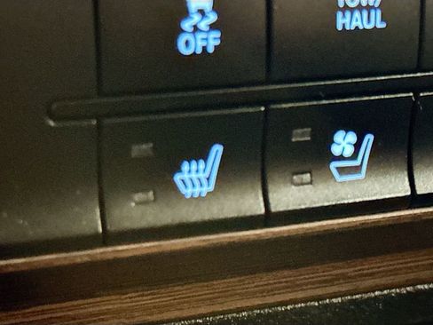 Used 2016 RAM 1500 Laramie image 21