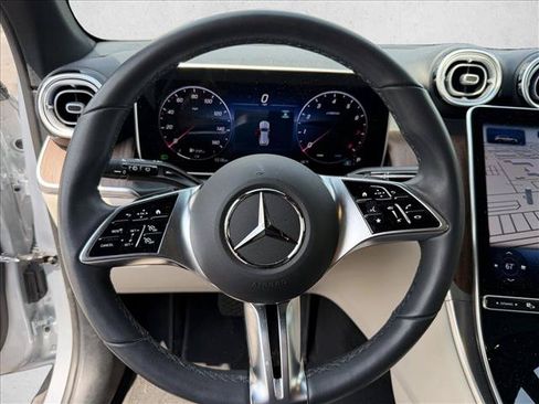 Used 2025 Mercedes-Benz GLC 300 4MATIC image 14