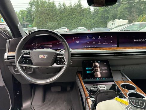 Used 2025 Cadillac Escalade ESV Sport Platinum w/ LPO, ONYX Package AWD/4WD image 26