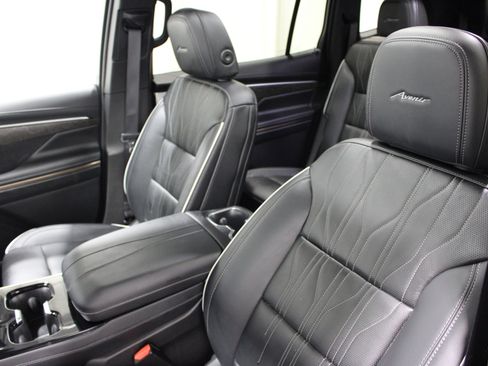 Used 2025 Buick Enclave Avenir AWD/4WD image 4