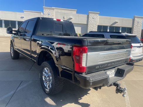 Used 2017 Ford F350 Platinum w/ Platinum Ultimate Package image 4