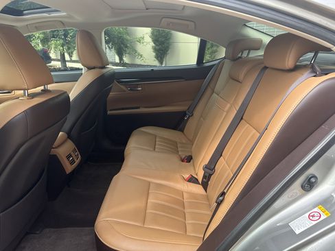 Used 2016 Lexus ES 350 w/ Ultra Luxury Package FWD image 31