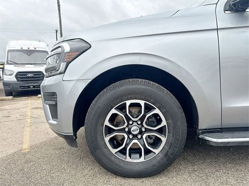 Used 2023 Ford Expedition XLT image 23