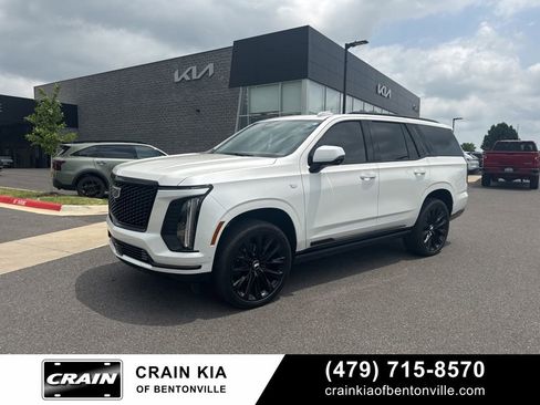 Used 2025 Cadillac Escalade Sport Platinum w/ LPO, ONYX Package AWD/4WD image 1