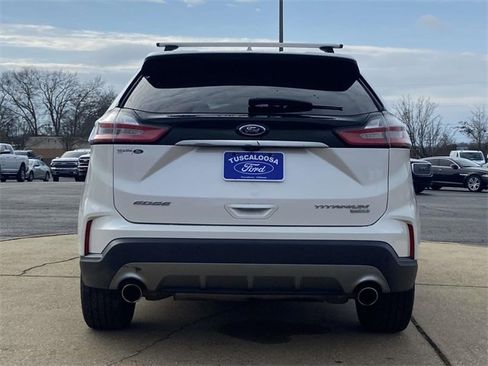 Used 2019 Ford Edge Titanium image 3