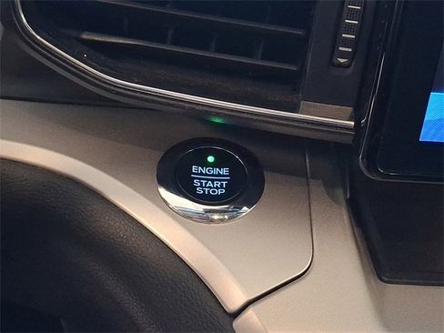 Used 2020 Ford Explorer XLT w/ Equipment Group 202A image 25