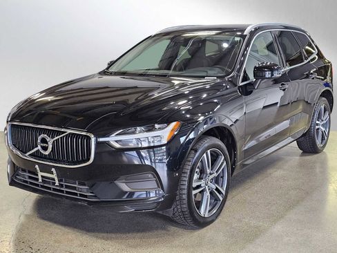 Used 2019 Volvo XC60 T5 Momentum w/ Multimedia Package image 3