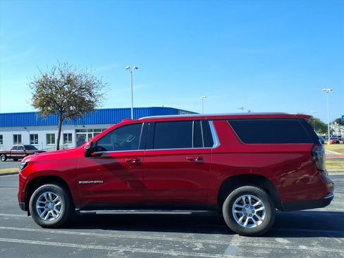 Used 2025 Chevrolet Suburban LT w/ Comfort Package RWD image 10