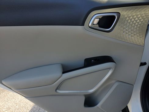 Used 2025 Kia Soul LX w/ LX Technology Package image 13