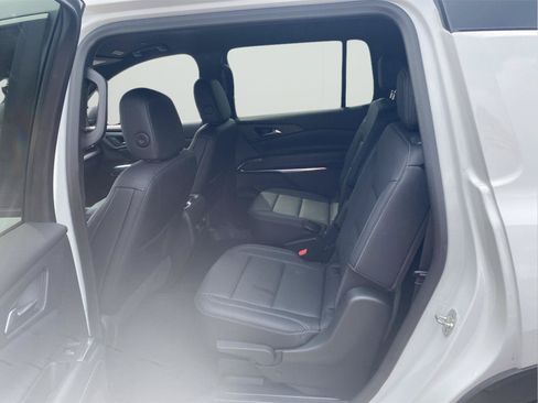 Used 2025 Chevrolet Traverse LT FWD image 19