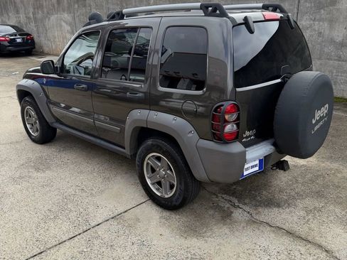 Used 2005 Jeep Liberty Renegade image 3