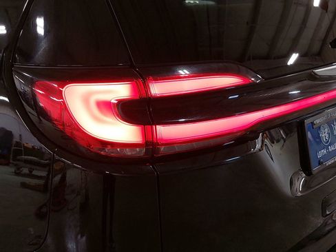 Used 2024 Chrysler Pacifica Touring-L image 35