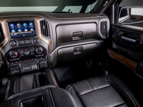 Used 2021 Chevrolet Silverado 1500 High Country w/ Technology Package image 7