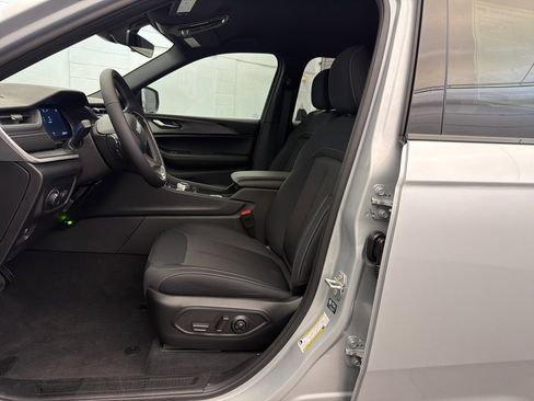 New 2025 Jeep Grand Cherokee Laredo w/ Trailer Tow Package image 16