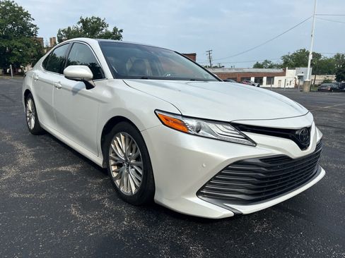 Used 2018 Toyota Camry XLE w/ Audio Package FWD image 18
