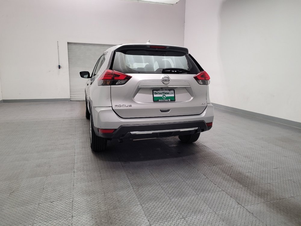 Used 2017 Nissan Rogue S AWD/4WD image 6