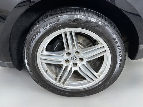 Used 2020 Porsche Macan image 30
