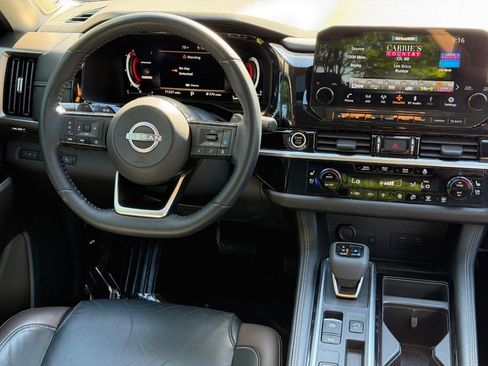 Used 2022 Nissan Pathfinder Platinum w/ Cargo Package FWD image 12