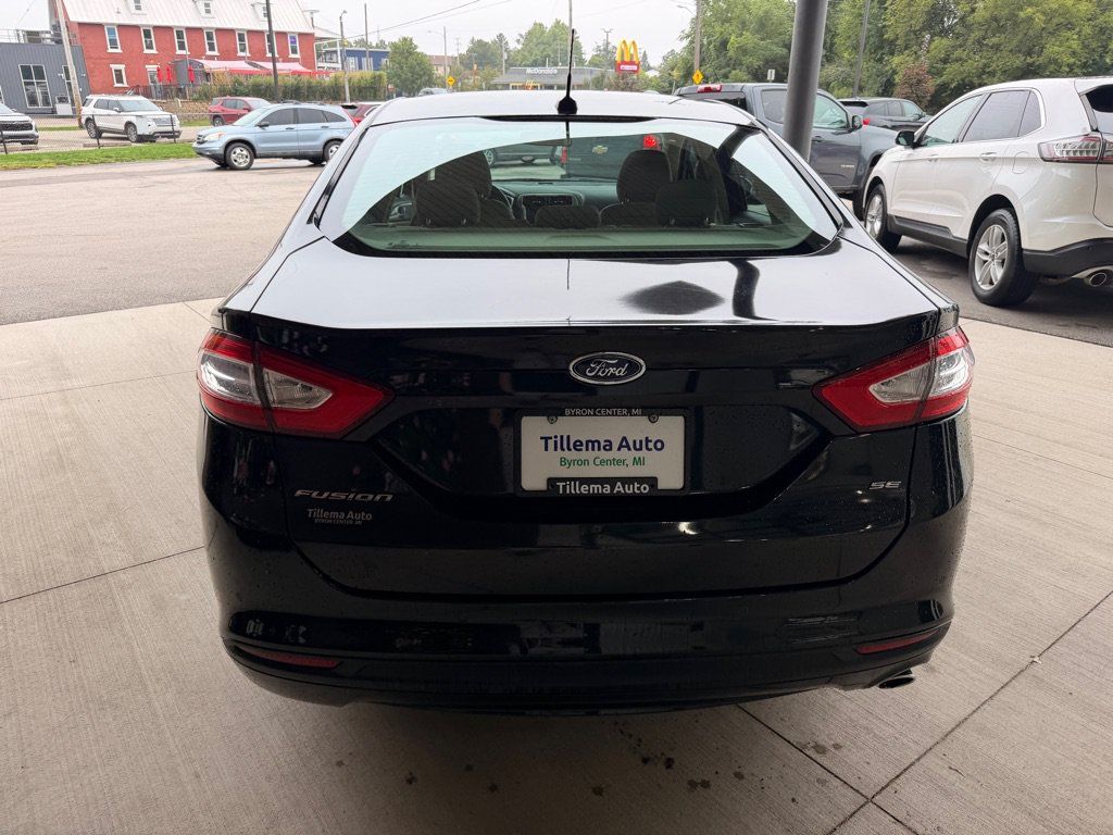 Used 2013 Ford Fusion SE FWD image 6