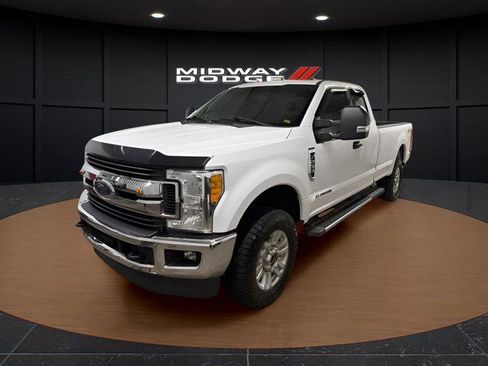 Used 2017 Ford F250 XLT w/ XLT Value Package image 2