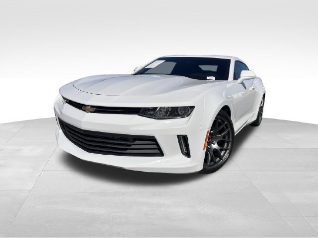 Used 2018 Chevrolet Camaro LT RWD image 8
