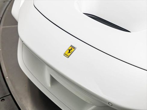 Used 2022 Ferrari F8 Tributo RWD image 18