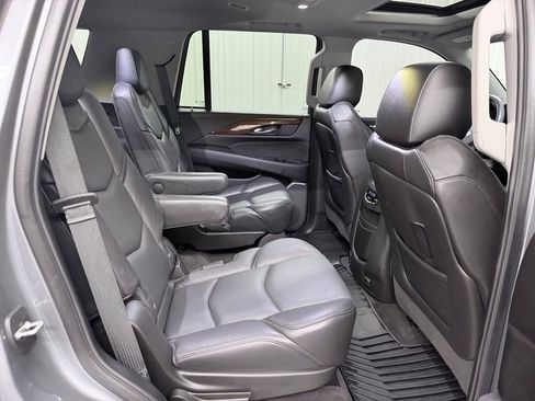 Used 2020 Cadillac Escalade Luxury w/ LPO, Radiant Package AWD/4WD image 38