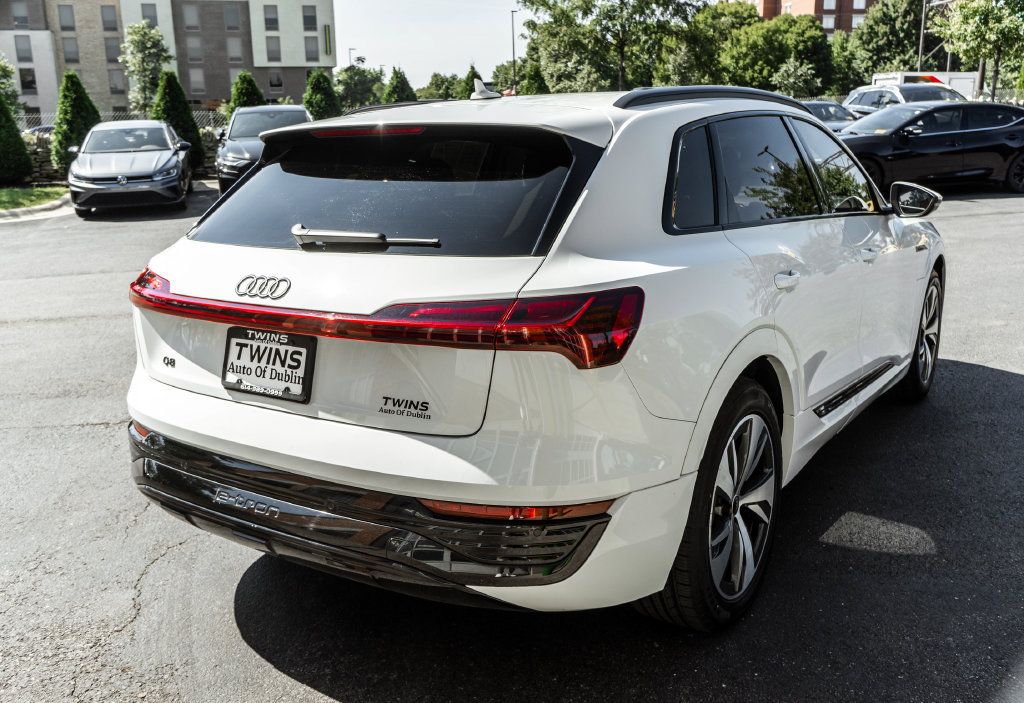 Used 2024 Audi Q8 e-tron Premium AWD/4WD image 29