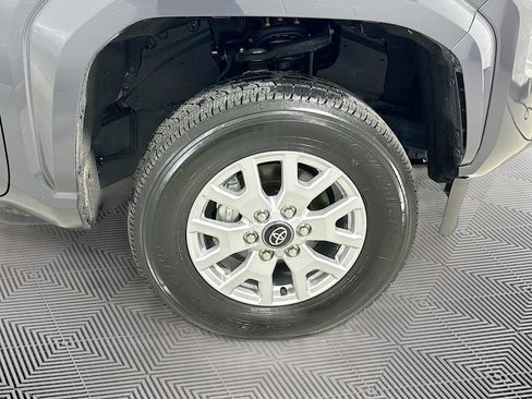 Used 2025 Toyota Tacoma SR5 AWD/4WD image 20