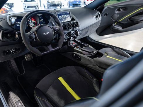 Used 2023 Aston Martin V8 Vantage Coupe RWD image 31