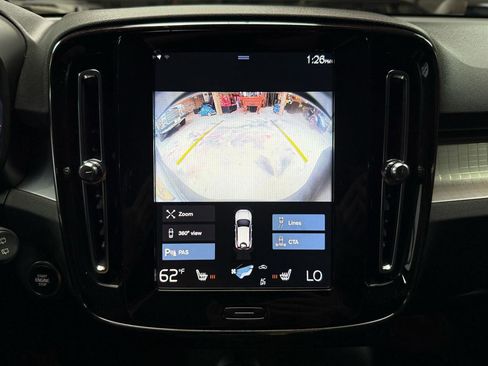 Used 2022 Volvo XC40 T4 Momentum FWD image 21