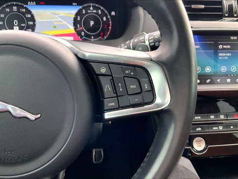 Used 2019 Jaguar F-PACE Portfolio image 24