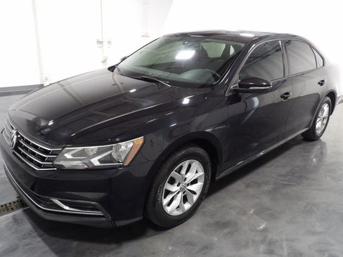 Used 2018 Volkswagen Passat 2.0T S image 3