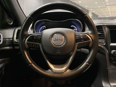 Used 2020 Jeep Grand Cherokee Laredo image 16