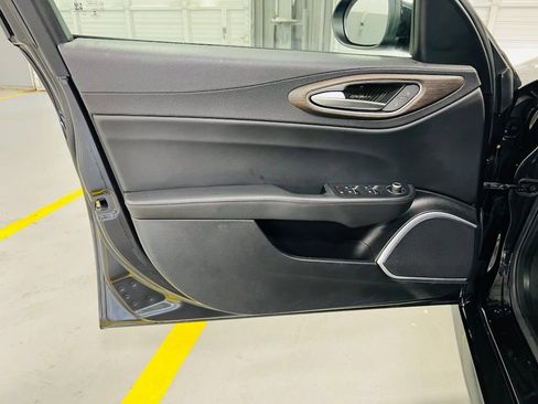 Used 2019 Alfa Romeo Giulia Ti RWD image 24