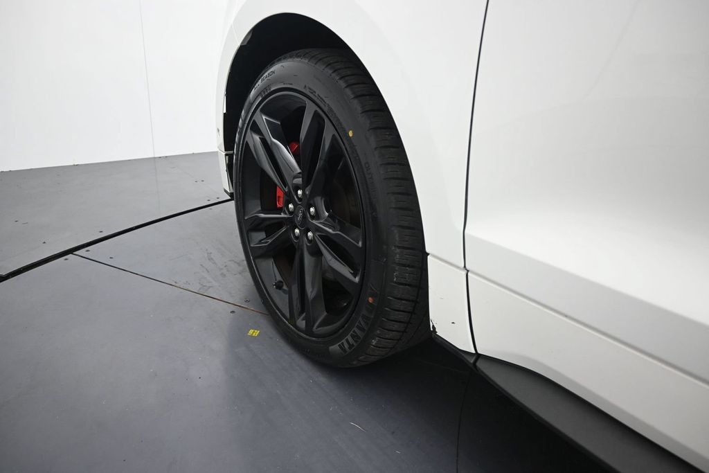 Used 2020 Ford Edge ST w/ Equipment Group 401A AWD/4WD image 12