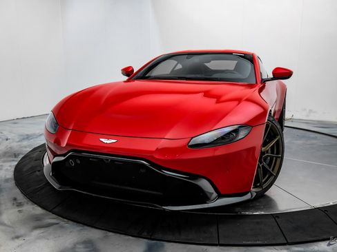Used 2019 Aston Martin V8 Vantage Coupe image 3