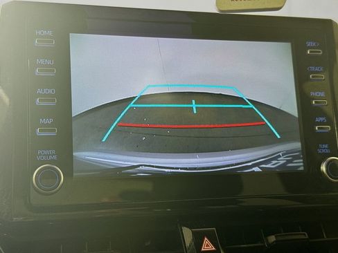 Used 2020 Toyota Corolla LE FWD image 15