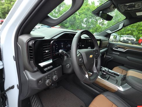 New 2026 Chevrolet Silverado 1500 High Country w/ Technology Package AWD/4WD image 15