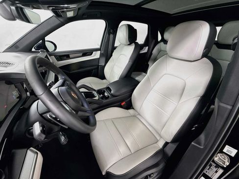 Certified 2025 Porsche Cayenne S AWD/4WD image 5