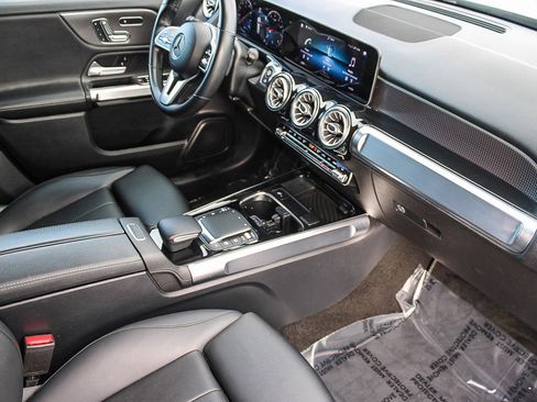 Used 2021 Mercedes-Benz GLB 250 image 17